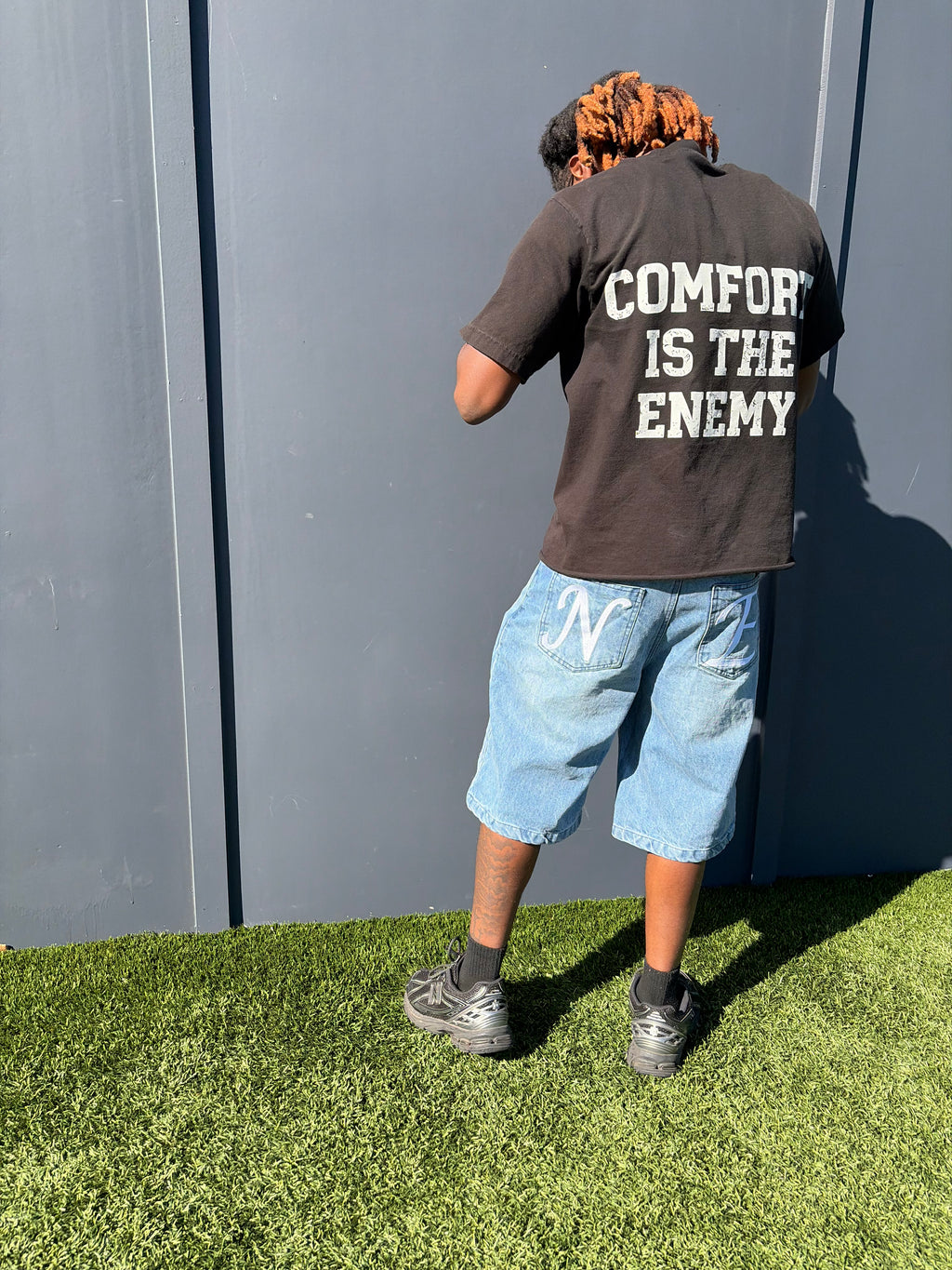 NO EASE Jean Shorts